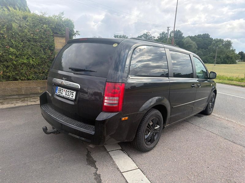 Chrysler Town & Country (2007) 3,8V6 SwivelGo Limit 2007 - fotka 4 z 20