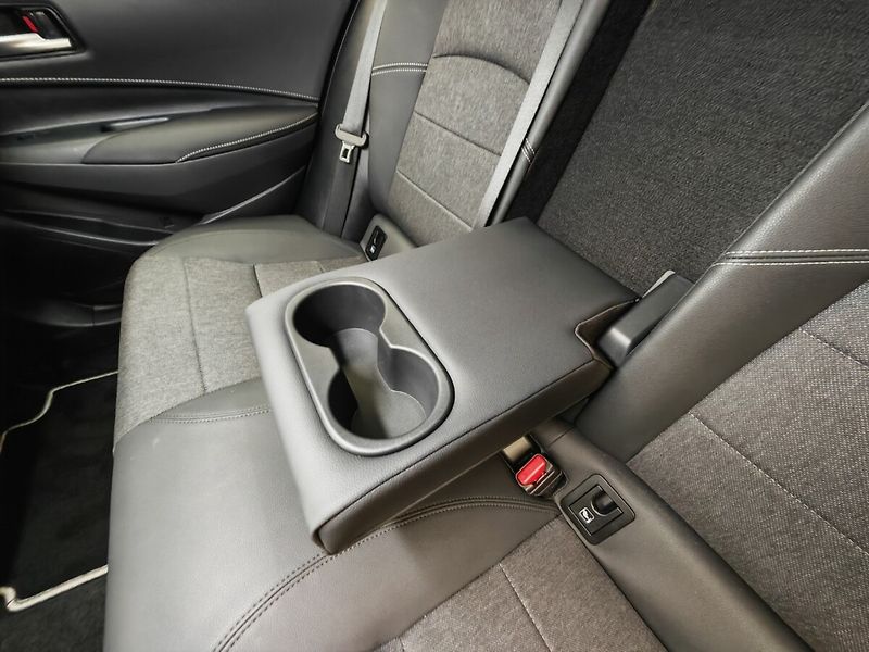 Toyota Corolla 1.8 Hybrid e-CVT Touring Sport - fotka 18 z 40