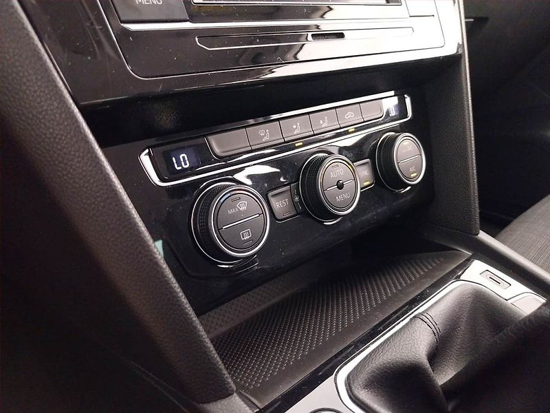 Volkswagen Passat (2019) 1.5 TSI, Tempomat - fotka 13 z 24