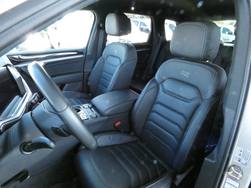 Volkswagen Touareg (2024) R-Line 3.0 TDI - NEZ.TOPENÍ - fotka 18 z 30