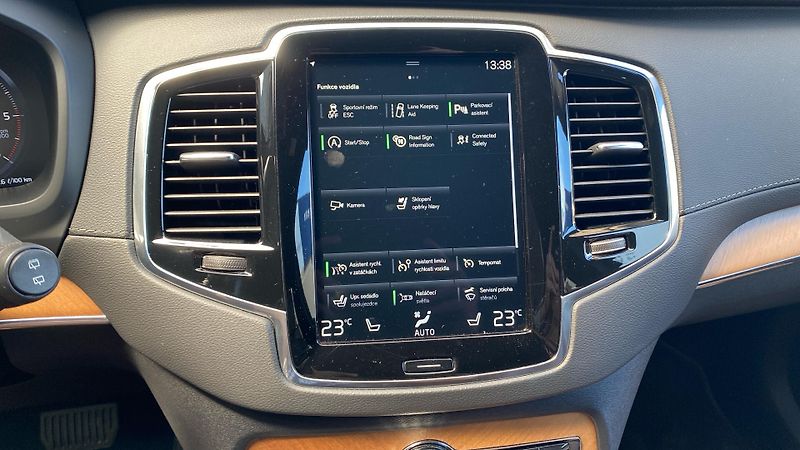 Volvo XC90 INSCRIPTION, B5 AWD, 173+10 kW - fotka 17 z 34