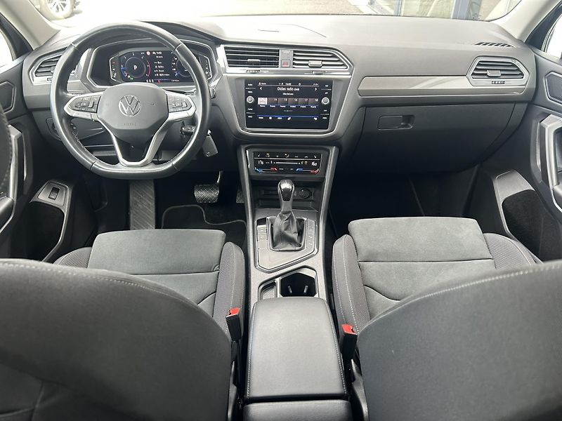 Volkswagen Tiguan 2.0TDI 110kW DSG - fotka 10 z 23