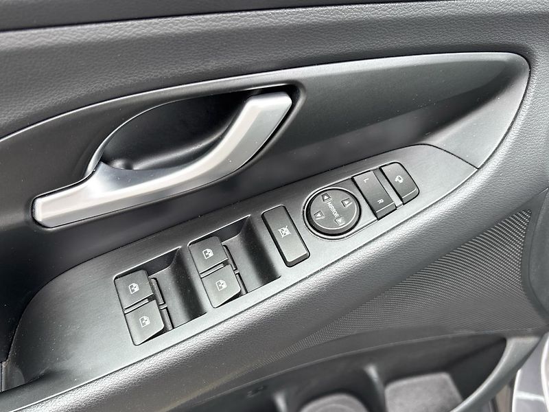 Hyundai i30 MHEV Smart DCT - fotka 21 z 25