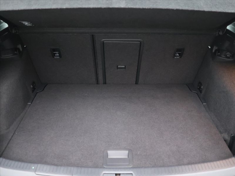 Volkswagen Golf 1.0 TSI 81kW Comfortline LED C - fotka 10 z 27