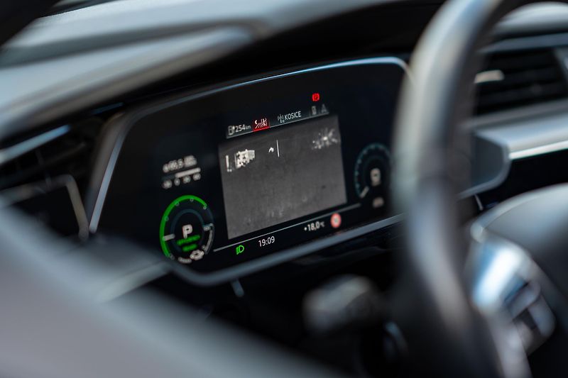 Audi e-tron (2020) /300kW - fotka 30 z 51