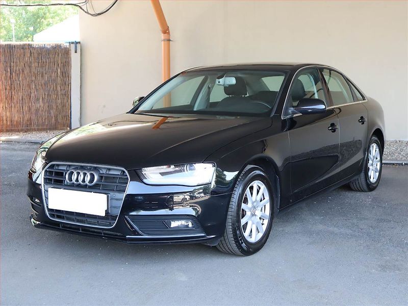 Audi A4 (2013) 1.8 TFSI, ČR,1.maj, Bi-Xenony - fotka 2 z 19