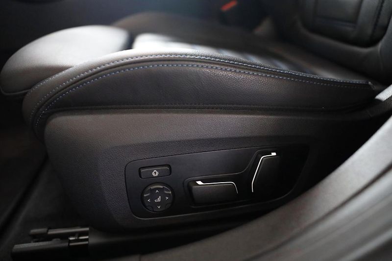 BMW i4 M60 xDrive - fotka 30 z 30