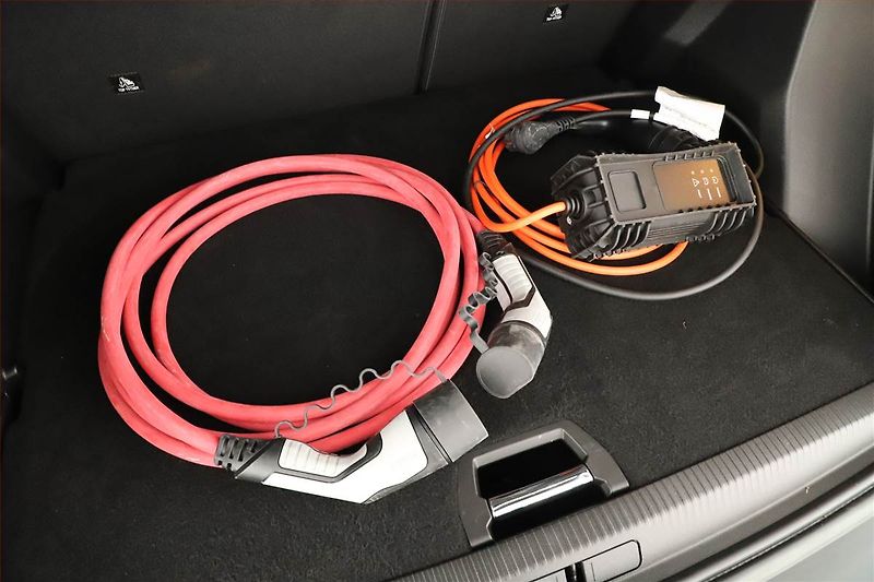 Peugeot 2008 (2022) 50 kWh, SoH 94% - fotka 15 z 19