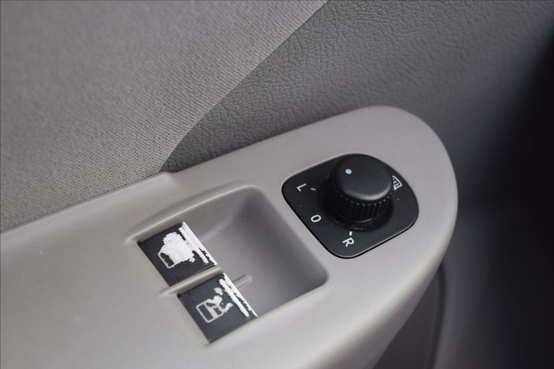 Volkswagen Passat 1,6 i 75KW PO SERVISE - fotka 22 z 41