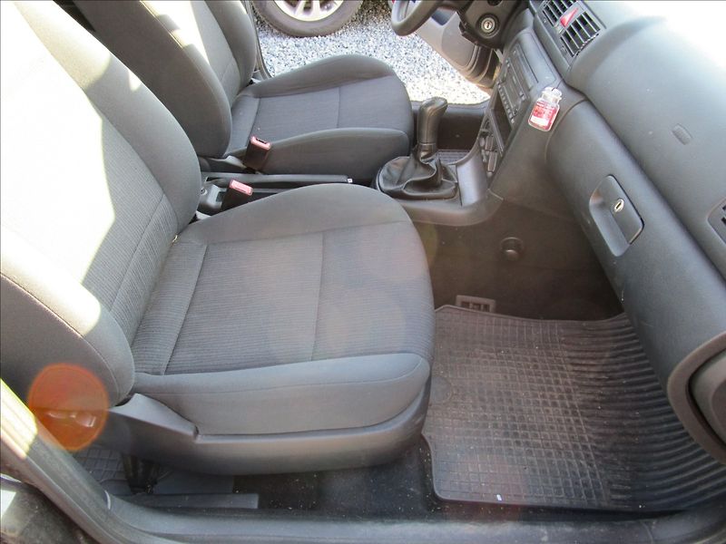 Škoda Octavia 1.6MPi 75kW Tour, klima, 2. ma - fotka 16 z 37