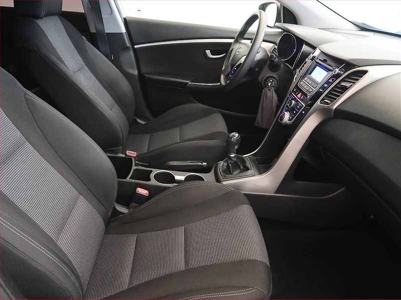 Hyundai i30 (2013) 1.4 CVVT, Park. senzory - fotka 9 z 14
