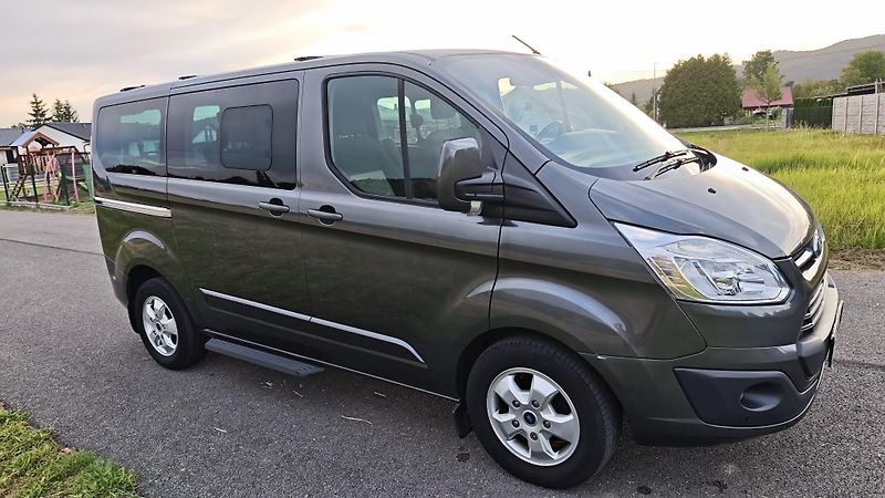 Ford Tourneo Custom (2016) - fotka 5 z 17