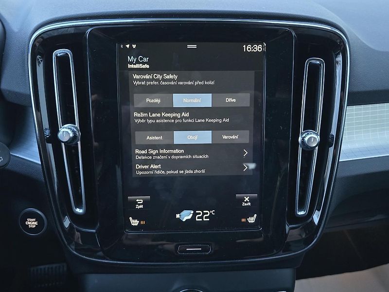 Volvo XC40 - fotka 20 z 39