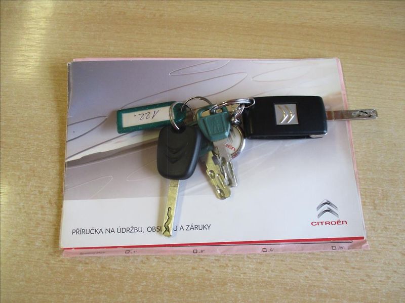 Citroën C4 1,6 HDi, klima,serv.kniha,CZ - fotka 19 z 24