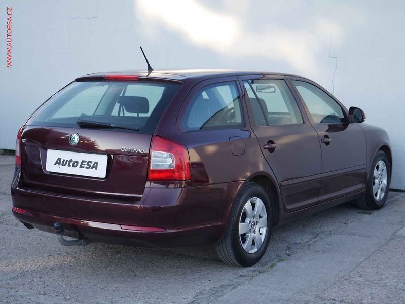 Škoda Octavia (2011) 2.0TDi, ČR, Elegance - fotka 6 z 20