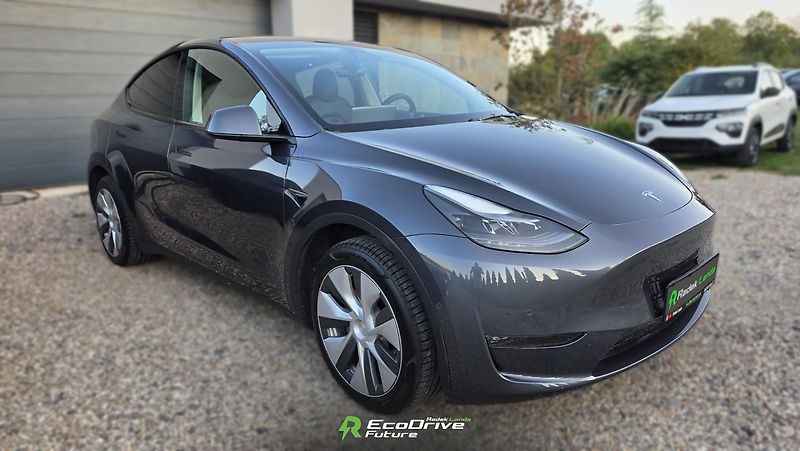 Tesla Model Y (2022) LR Dual Motor - fotka 2 z 12