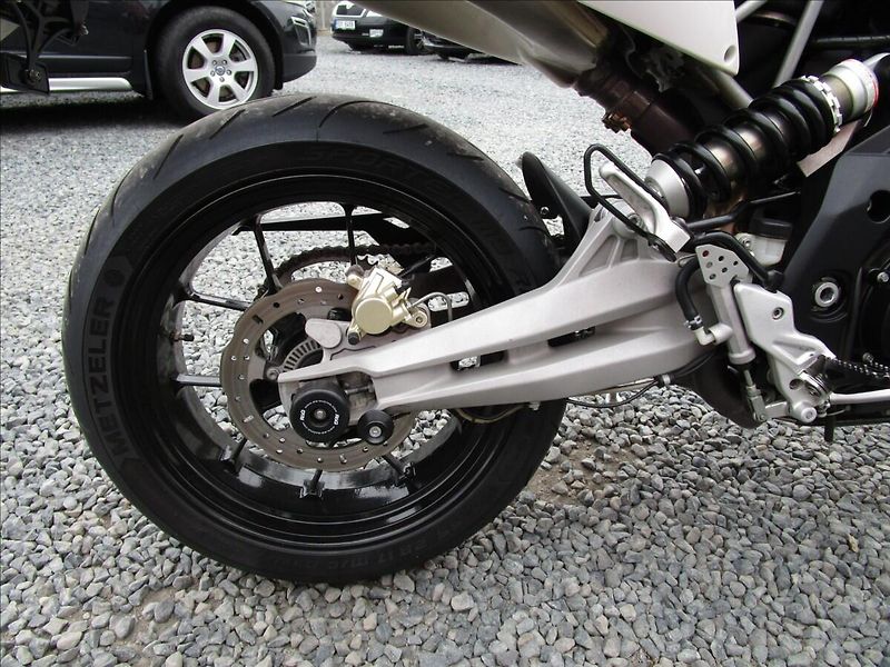 Aprilia 750 ABS  Dorsoduro - fotka 17 z 25