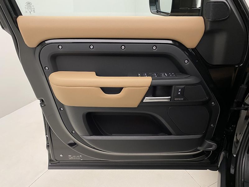 Land Rover Defender (2026) D350 X-DYNAMIC HSE AWD AUT - fotka 7 z 56