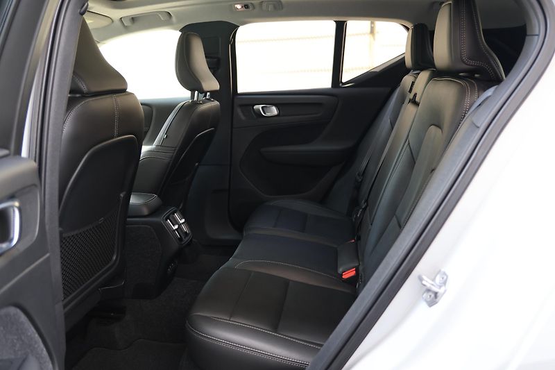 Volvo XC40 (2020) D3 AWD Inscription - fotka 8 z 24