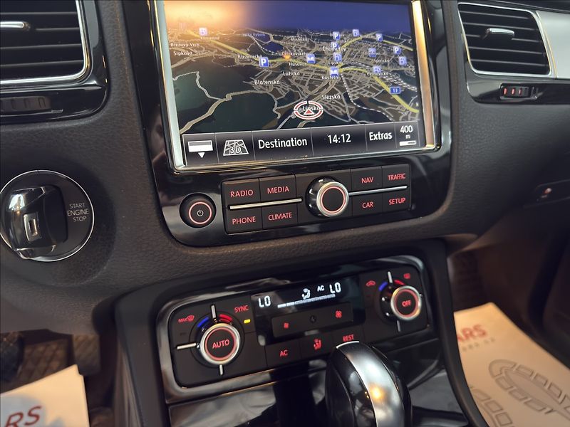 Volkswagen Touareg 3,0   TDI PO ROZVODECH ACC 360 - fotka 16 z 28