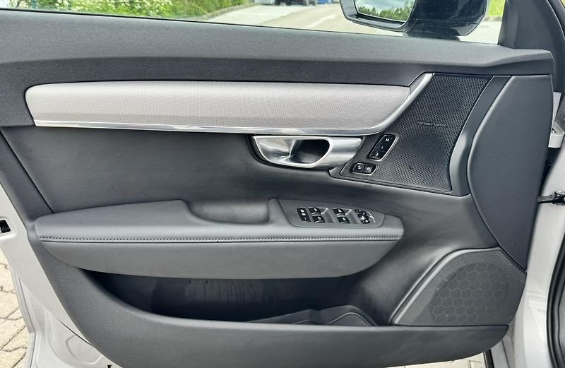 Volvo V90 T6 AWD PLUS DARK // 360 // TZ  - fotka 10 z 50