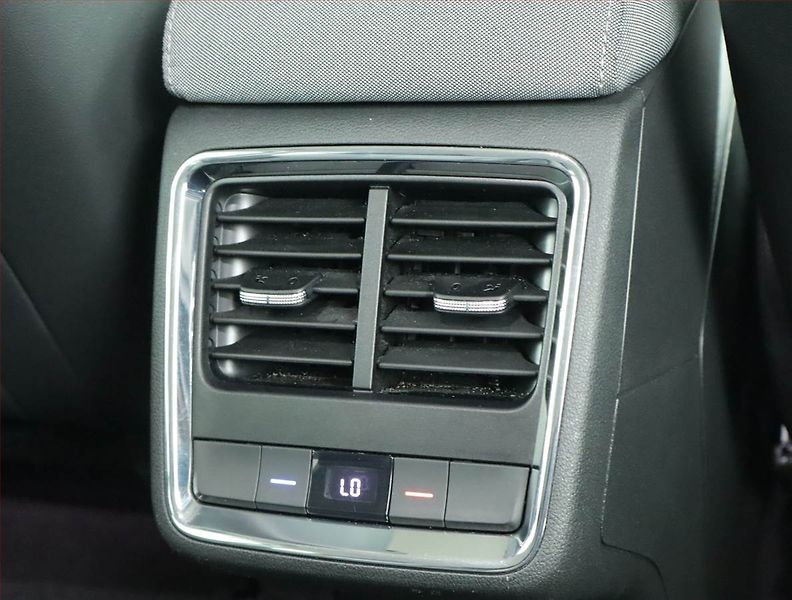 Škoda Enyaq (2021) Suite iV 80 (82 kWh), SoH 93% - fotka 20 z 23