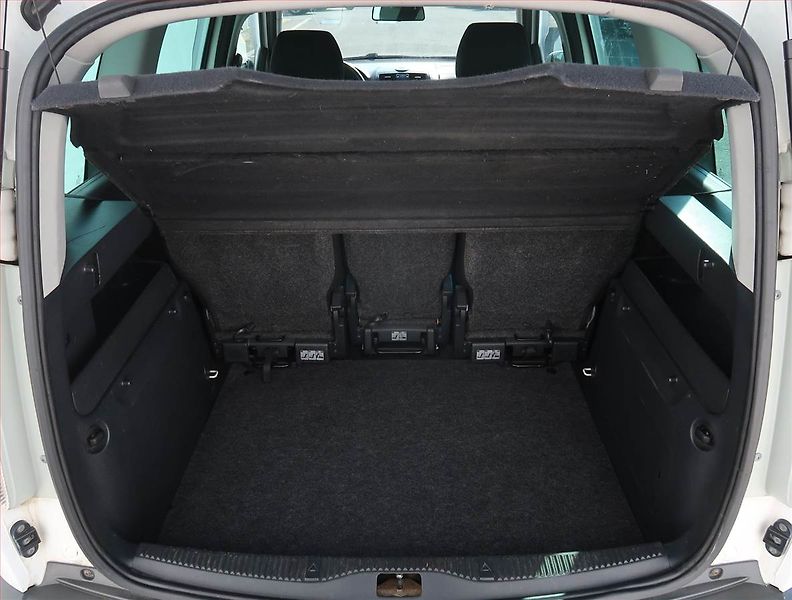 Škoda Roomster (2013) Scout 1.2 TSI, ČR,1.maj - fotka 13 z 18
