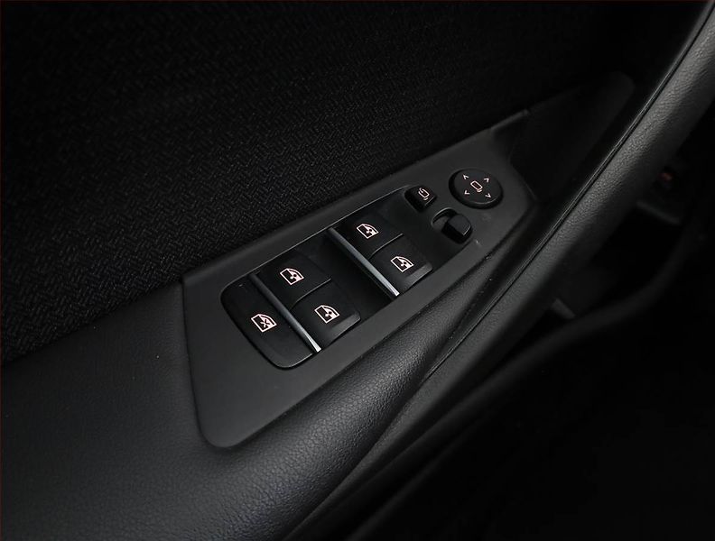 BMW Řada 5 (2019) 530d - fotka 16 z 18