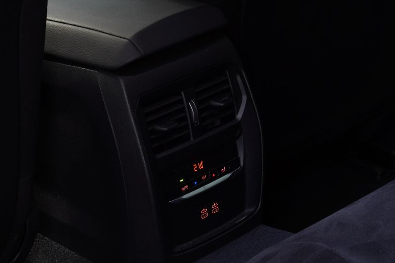 BMW Řada 3 320d,Xdrive,MPacket,ČR,DPH,HUD - fotka 23 z 41