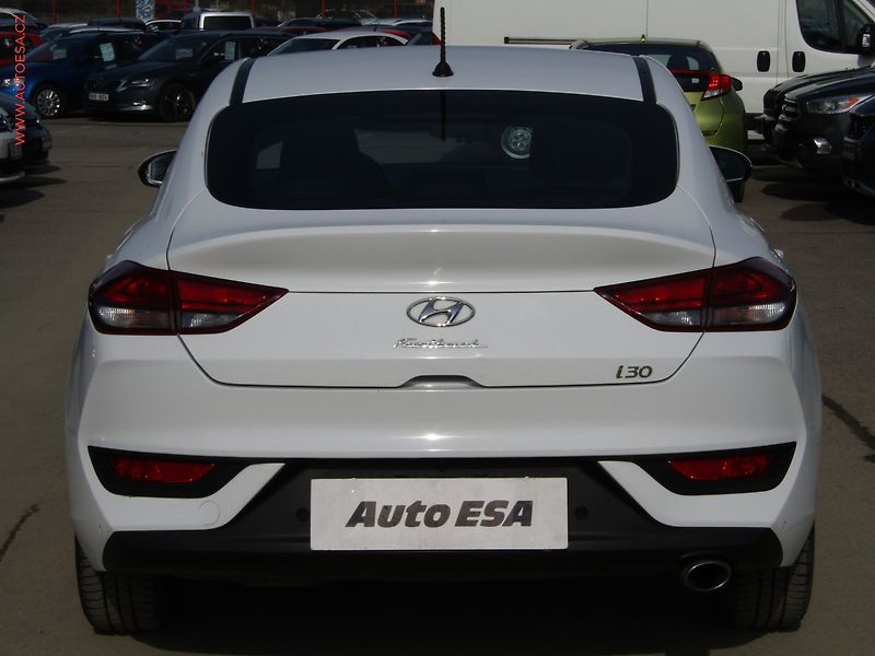 Hyundai i30 (2019) 1.6 CRDi Fastback, ČR - fotka 5 z 17