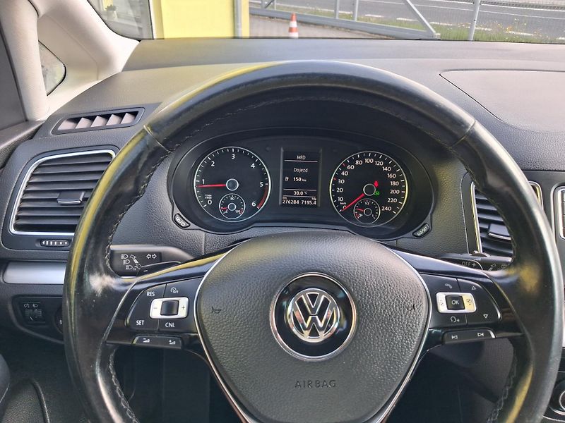 Volkswagen Sharan (2016) 2,0TDi NAVI  DSG  BEZ KOROZE ! - fotka 22 z 39