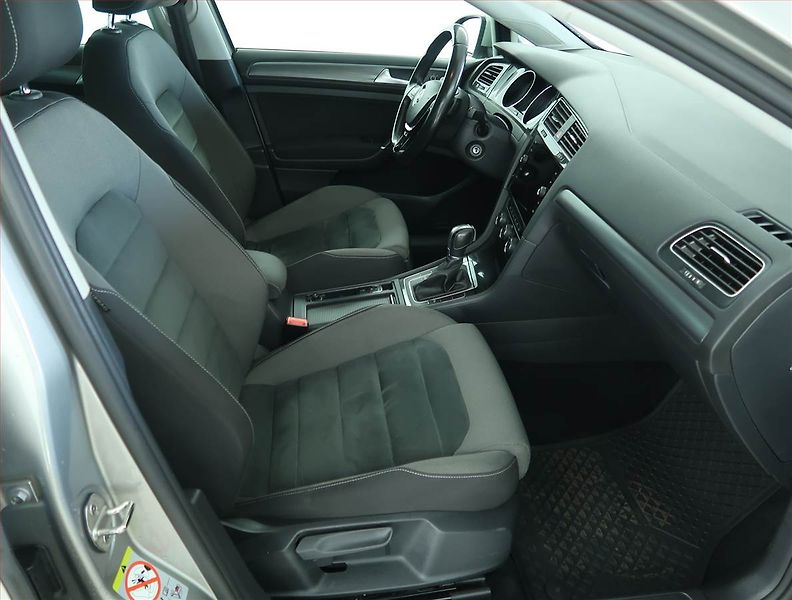 Volkswagen Golf (2017) Highline 2.0 TDI, Automat - fotka 9 z 16
