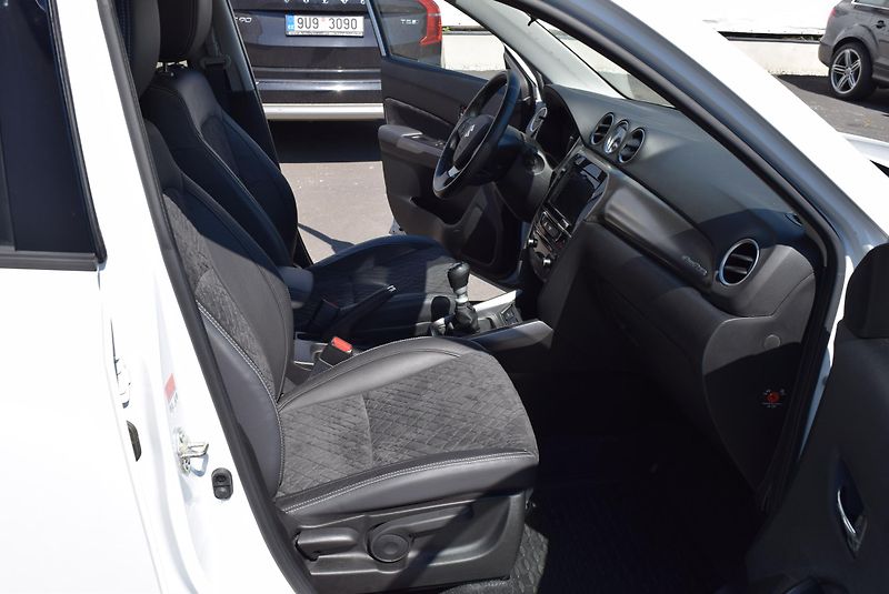 Suzuki Vitara (2019) 1.4 103kw BOOSTER JET ALL GRIP - fotka 36 z 50