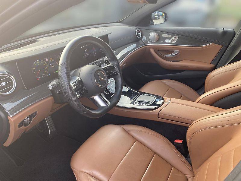 Mercedes-Benz Třídy E E 300d 4M AMG - fotka 13 z 28