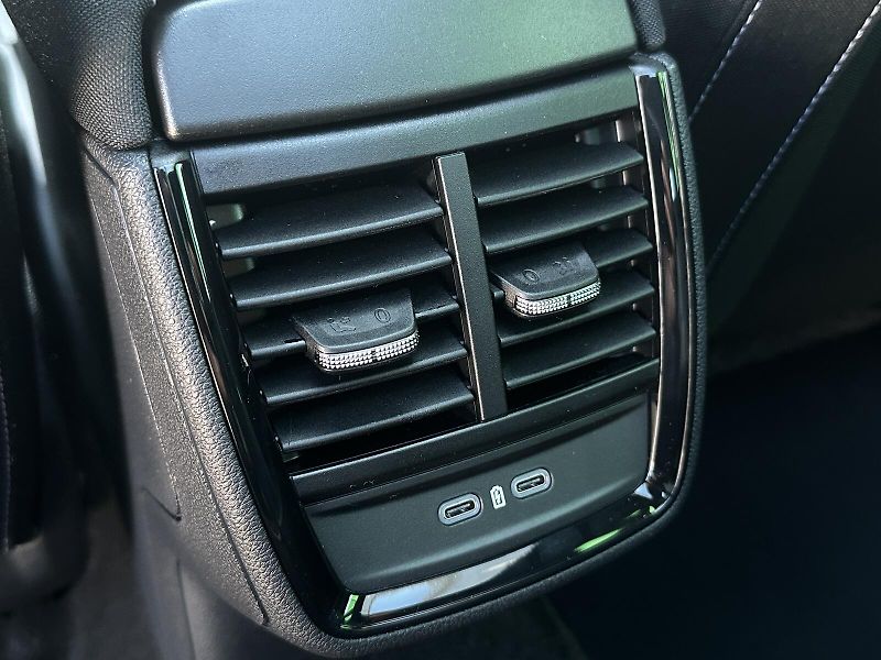 Škoda Kamiq 1.5TSi DSG Monte Carlo 150PS M - fotka 31 z 33