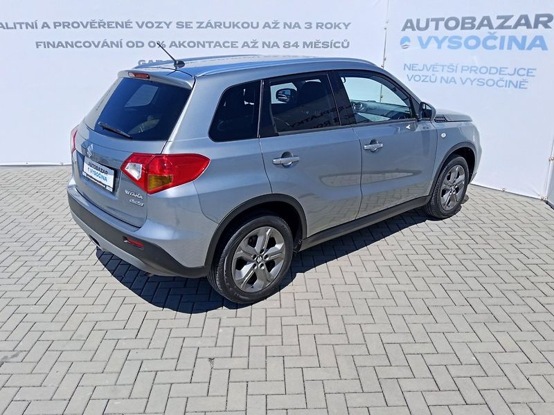 Suzuki Vitara (2015) 1.6 VVT 4x4! Kamera! 2sady kol - fotka 4 z 33