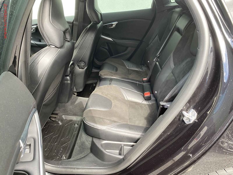 Volvo V40 (2018) 2.0i, AT, LED, kamera - fotka 10 z 18