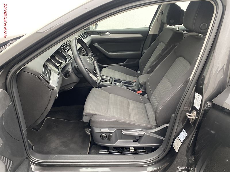 Volkswagen Passat (2022) 2.0 TDi, DSG, LED, navi - fotka 9 z 19