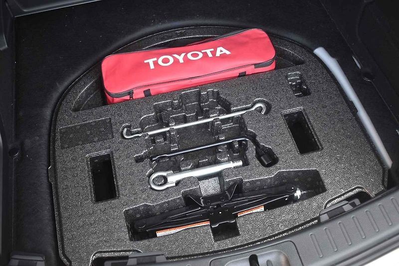 Modernizovaná Toyota Corolla TS se dobře cítí i na venkovských silnicích