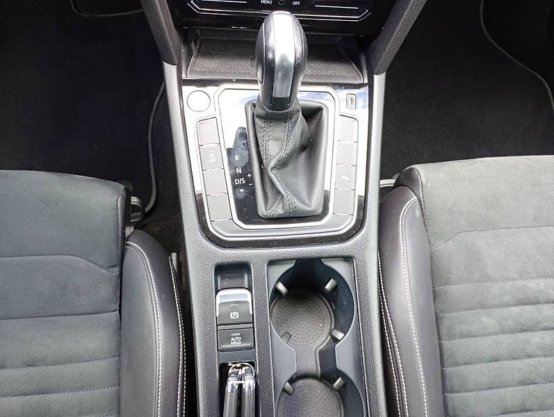 Volkswagen Passat (2021) 2.0 TDI DSG Elegance tažné MAT - fotka 20 z 34