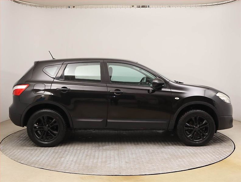 Nissan Qashqai (2011) 1.5 dCi, Tempomat - fotka 6 z 17