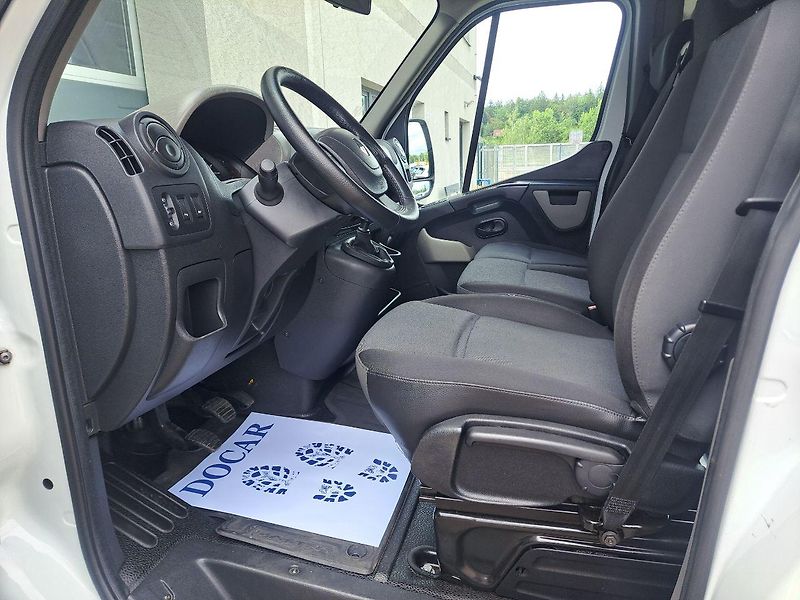 Renault Master (2017) 2.3 DCI L3H2, 7 míst, ZÁRUKA - fotka 14 z 33