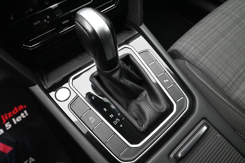 Volkswagen Passat 2,0 TDI 110kW DSG Business Zár - fotka 23 z 32