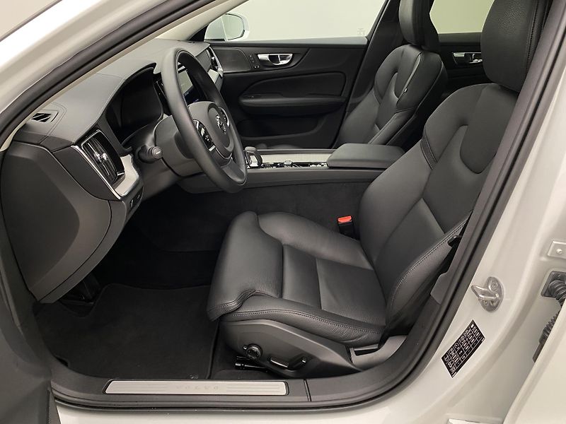 Volvo V60 CC B5 AWD BRIGHT PLUS AUT  - fotka 3 z 45