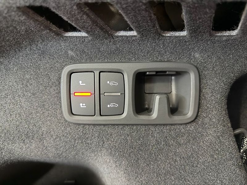 Audi Q8 50 TDI QUATTRO S-LINE, WEBASTO - fotka 31 z 33