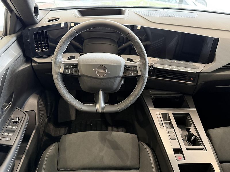 Opel Astra (2026) ULTIMATE 1.2 TURBO Hybrid - fotka 8 z 21