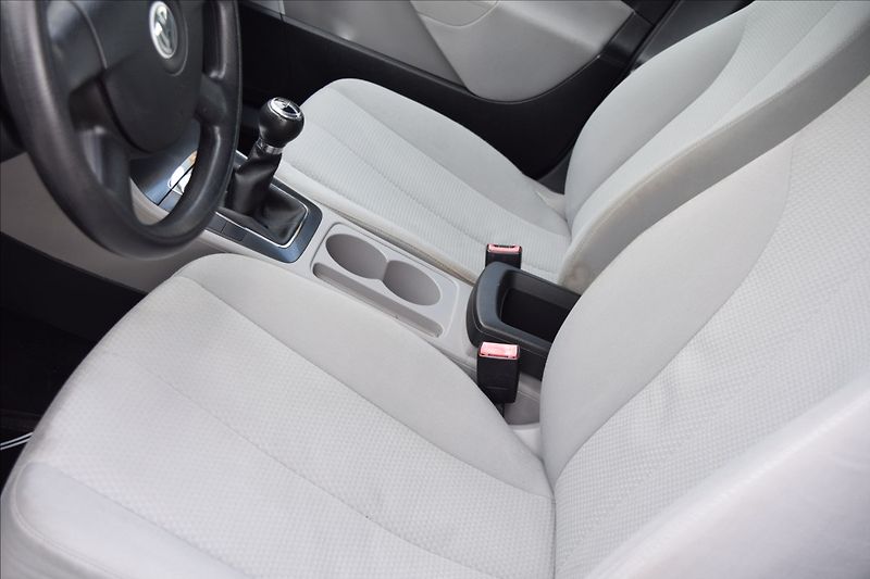 Volkswagen Passat 1,6 i 75KW PO SERVISE - fotka 19 z 41