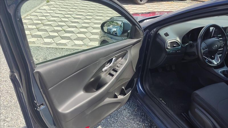 Hyundai i30 1,0 T-GDI TRIKOLOR COMFORT - fotka 5 z 17