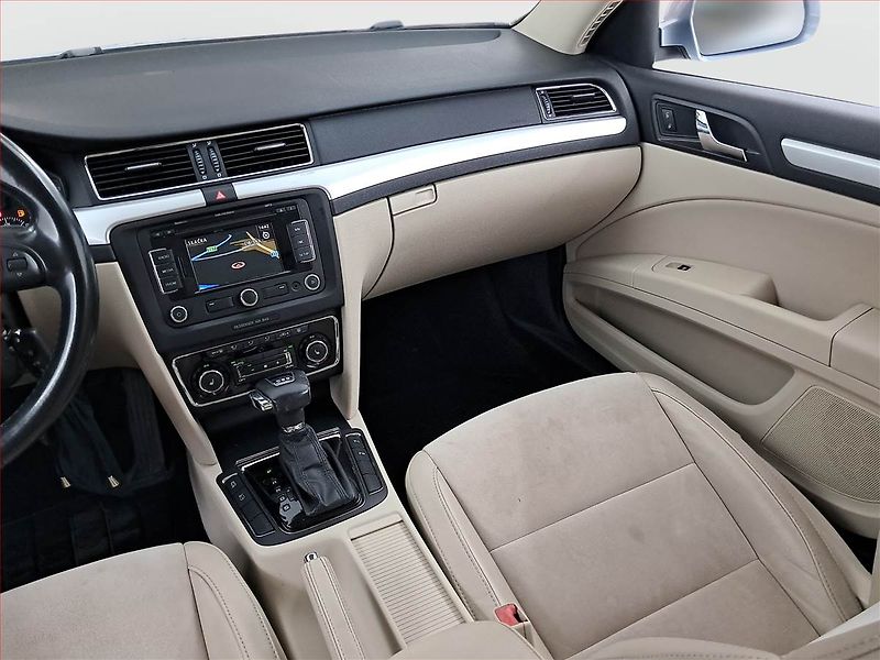 Škoda Superb (2011) 2.0 TDI, Automat, Navi - fotka 8 z 20