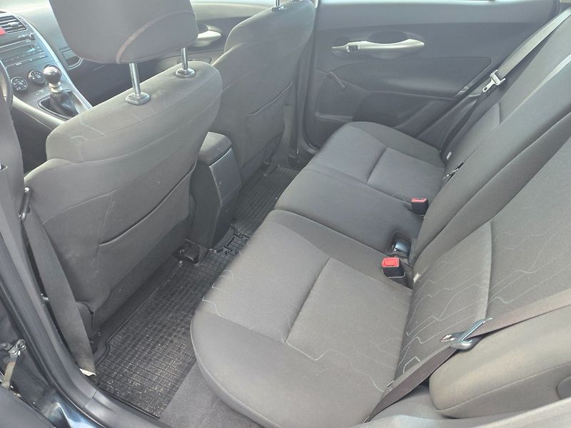 Toyota Auris (2012) 1.4 i Nová STK, 94tis.km - fotka 13 z 20